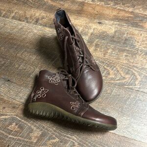 Naot Manga Koru Lace Up Embroidered Leather Comfort Booties Brown size 39 NWOT